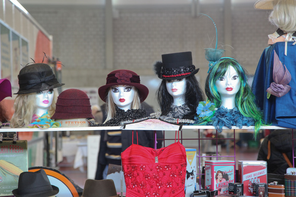 Passende Kopfbekleidung gewünscht? - Oldtimer- und Teilemarkt Winterthur 12./13. November 2016