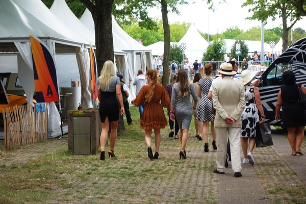 Passende Mode war für viele obligatorisch – Classic Days Düsseldorf 2022