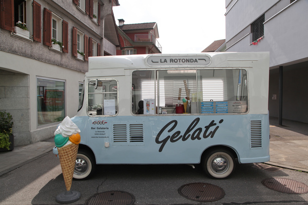 Passt bestens in Bild - Gelati-Wagen - Oldtimer in Obwalden (O-iO) 2018