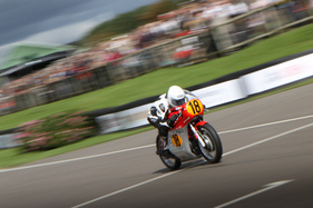 Paul Curran/Glen Richards auf MV Agusta 500/3 an der Barry Sheene Memorial Trophy - Impressionen vom Goodwood Revival 2015