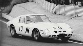 Peco Trophy 1963: In a neck-and-neck race with Peter Sutcliffe's Jaguar, Mike Salmon placed the Bianco Speciale in sixth place