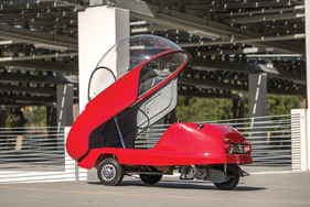 Peel Trident (1965) - die gesamte Front samt Plexiglaskuppel kann zum Einstieg aufgeklappt werden