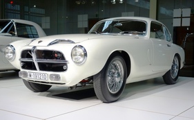 Pegaso Z 102 (1955) V8, 2.8 L Hubraum - mit Blinker am Kühlergrill - Pegaso-Sonderschau in der Autoworld Brüssel (2018/2019)
