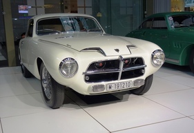 Pegaso Z 102 (1955) V8, 2.8 L Hubraum - mit Blinker am Kühlergrill - Pegaso-Sonderschau in der Autoworld Brüssel (2018/2019)