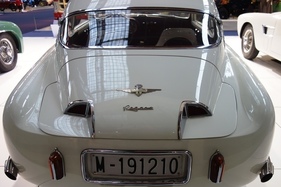 Pegaso Z 102 (1955) V8, 2.8 L Hubraum - mit Blinker am Kühlergrill - Pegaso-Sonderschau in der Autoworld Brüssel (2018/2019)