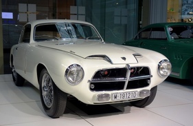 Pegaso Z 102 (1955) V8, 2.8 L Hubraum - mit Blinker am Kühlergrill - Pegaso-Sonderschau in der Autoworld Brüssel (2018/2019)