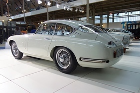 Pegaso Z 102 (1955) V8, 2.8 L Hubraum - mit Blinker am Kühlergrill - Pegaso-Sonderschau in der Autoworld Brüssel (2018/2019)