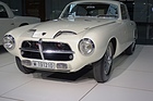 Pegaso Z 102 (1955) V8, 2.8 L Hubraum - mit Blinker am Kühlergrill - Pegaso-Sonderschau in der Autoworld Brüssel (2018/2019)