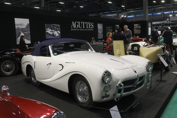 Pegaso Z102 B Cabriolet Saoutchik (1953) - Chassis 32 stand 1953 auf dem Pariser Autosalon, gesehen bei Aguttes - Rétromobile Paris 2024