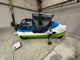 Peraves W-18K12 Super-Eco (1998) – Als Antrieb dient dem Einspurfahrzeug ein BMW-Motorradmotor - Zürcher Automobile, Ausstellung im Gauss-Stierli-Areal 2025