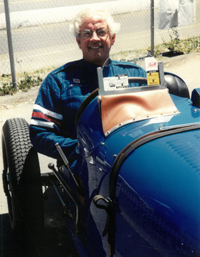 Peter Mullin am Steuer seines Bugatti 35