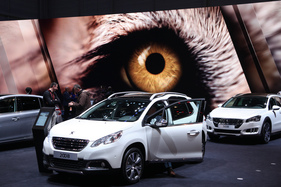 Peugeot 2008 - tolles Standdesign bei den Franzosen - auf dem Genfer Automobilsalon 2015