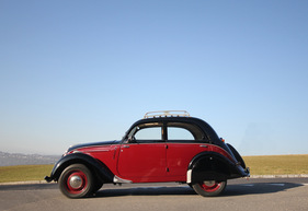 Peugeot 202 (1948) - die Vorder- und Hintertüren öffnen gegenläufig