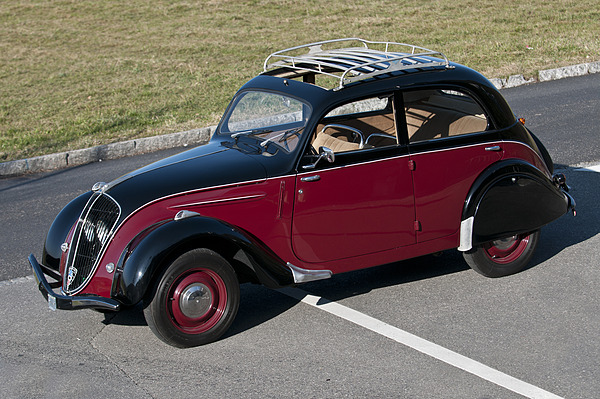Peugeot 202 (1948) - mit Schiebedach nach oben offen