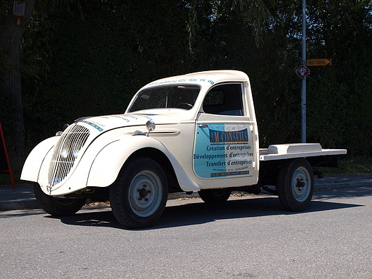 Peugeot 202 Camionette (1949) - angeboten an der No-Limit-Auktion der Oldtimer Galerie Toffen vom 17. September 2011