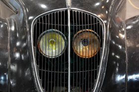 Peugeot 202 U Commerciale (1938) - Erkennungszeichen der Vorkriegs-Peugeot - Scheinwerfer hinter dem Kühlergrill - Bremen Classic Motorshow 2019