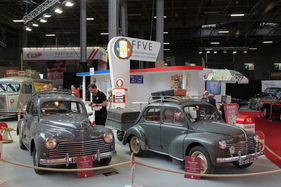 Peugeot 203 (1955) - und Renault 4 CV von 1952 - beliebte französische Limousinen - Rétromobile Paris 2018 (1955)