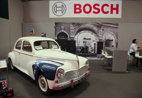 Peugeot 203 (1956) - wirbt für Bosch - Rétromobile Paris 2016