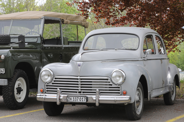 Peugeot 203 (1958) - Nachkriegsmodell mit vier Türen - Albisgütli Classic Cars & Bikes April 2023