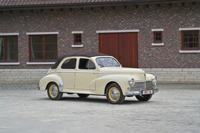 Image for article Peugeot 203 Découvrable – the family car with built-in fresh-air enjoyment