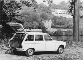 Peugeot 204 Break Grand Luxe (1966) – rund 700 Liter Ladegut passen in den fünfsitzigen Kombi. Bei umgelegter Rückbank sind es sogar 1500