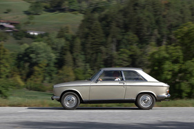 Peugeot 204 Coupé (1968) - 53 PS reichen für ein Mitschwimmen im Verkehr