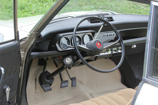 Bild: Peugeot 204 Coupé (1968) - Lenkrad mit dünnem Kranz