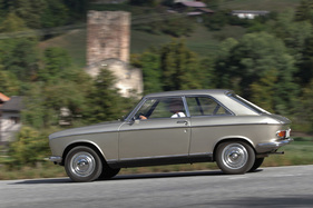 Peugeot 204 Coupé (1968) - dank geringerer Querschnittsfläche war das Coupé minimal schneller als die Limousine