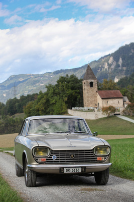 Peugeot 204 Coupé (1968) - die gelben Scheinwerfer kennzeichnen den Wagen als französische Auslieferung