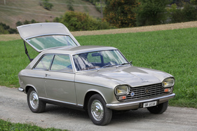 Peugeot 204 Coupé (1968) - einen Heckscheibenwischer gab's damals noch nicht Peugeot 204 Coupé (1968) - einen Heckscheibenwischer gab's damals noch nicht