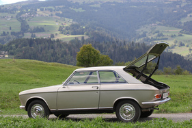 Peugeot 204 Coupé (1968) - lässt sich gut beladen, solange die Gegenstände nicht zu schwer sind