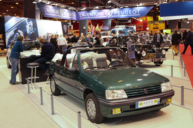 Peugeot 205 Cabriolet "Roland Garros (1991) - "Tennis"-Sondermodell auf dem Peugeot-Stand - Rétromobile Paris 2016