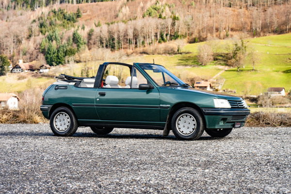 Bild: Peugeot 205 Cabriolet Roland Garros (1992) - als Lot 15 an der Versteigerung der Oldtimer Galerie in Toffen am 21. März 2026