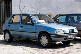 Peugeot 205 GR (1993) – ein Riesenerfolg für Peugeot und ein Meilenstein in der Kleinwagengeschichte – Oldtimer Open Air 2024 (1993)