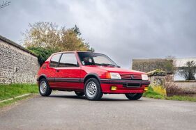 Peugeot 205 GTI 1.6L (1984) - als Lot 117 angeboten an der Artcurial Rétromobile Paris Versteigerung am 2. Februar 2024