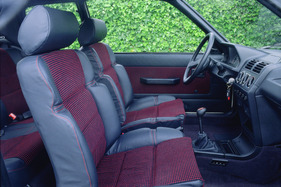 Peugeot 205 GTI 1.9 (1993) - Blick ins freundliche Interieur (1993)
