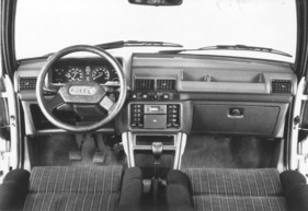Peugeot 205 GTI (1984) - das Cockpit der GTI-Version