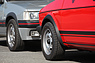 Peugeot 205 GTI (1991) - viele Gemeinsamkeiten, z.B. die angesetzten Kotflügelverbreiterungen (© Daniel Reinhard, 2016) Peugeot 205 GTI (1991) - viele Gemeinsamkeiten, z.B. die angesetzten Kotflügelverbreiterungen (© Daniel Reinhard, 2016)