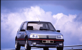 Peugeot 205 GTI (1994) - präsentiert in den Achtzigerjahren, aktuell geblieben bis weit in die Neunzigerjahre (1994)