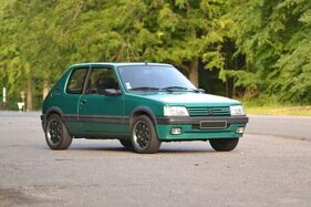 Peugeot 205 GTI Griffe (1991) - als Lot 164 angeboten an der Artcurial Le Mans Classic Versteigerung am 2. Juli 2022 (1991)