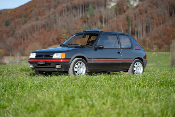 Bild: Peugeot 205 GTi 1.9 (1987) - als Lot 33 an der Versteigerung der Oldtimer Galerie in Toffen am 21. März 2026