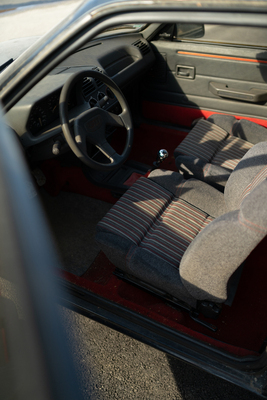 Peugeot 205 GTi (1984) - Im Gegensatz zum Exterieur sieht er innen noch ganz gut aus