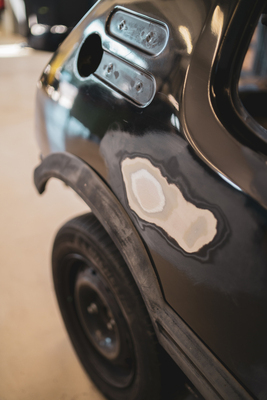 Peugeot 205 GTi (1984) - Schriftzüge wurden bereits zur Politur gegeben