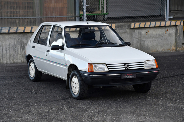 Peugeot 205 Junior (1990) - als Lot 110 angeboten an der Frühlingsversteigerung der Oldtimer Galerie Toffen am 25. März 2023