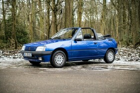 Peugeot 205 Roland-Garros Cabriolet (1992) - als Lot 176 an der Bonhams Versteigerung Les Grandes Marcques du Monde à Paris Online Only im März 2021 (1992)