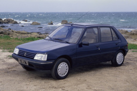 Peugeot 205 SR (1991) - als viertürige Limousine mit Katalysator