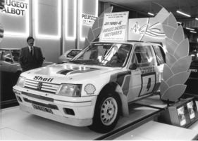 Peugeot 205 T16 (1985) - dank spektakulären Rallye-Siegen des 4x4-Rennwagens Prestigegewinn für die Serien-205-Modelle - Genfer Automobilsalon 1985