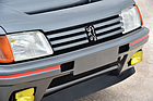 Peugeot 205 Turbo 16 (1984) - auch die Scheinwerfer stimmen mit dem normalen 205 GTI überein (angeboten an der RM Auction London am 8. September 2014)