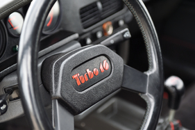 Peugeot 205 Turbo 16 (1984) - dem Fahrer ist immer klar, womit er fährt (angeboten an der RM Auction London am 8. September 2014)
