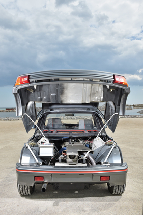 Peugeot 205 Turbo 16 (1984) - der Motor ist rechts hinter dem Beifahrer quer vor der Hinterachse eingebaut (angeboten an der RM Auction London am 8. September 2014)